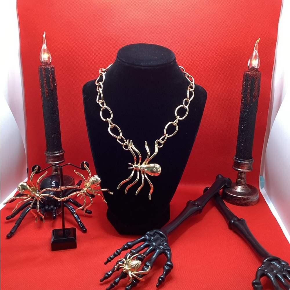 NWOT - Classy & Sassy Gold Spider Jewelry Set !!!!!  BRAND NEW!